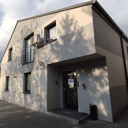 Obiekt Noclegowy Ocelot Pruszków Εξωτερικό φωτογραφία